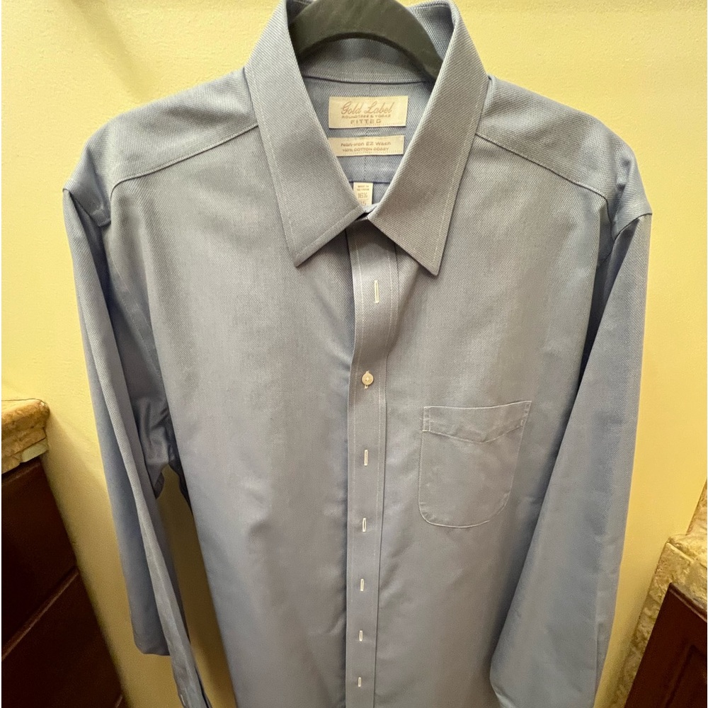 Roundtree and Yorke fitted men’s dress shirt
